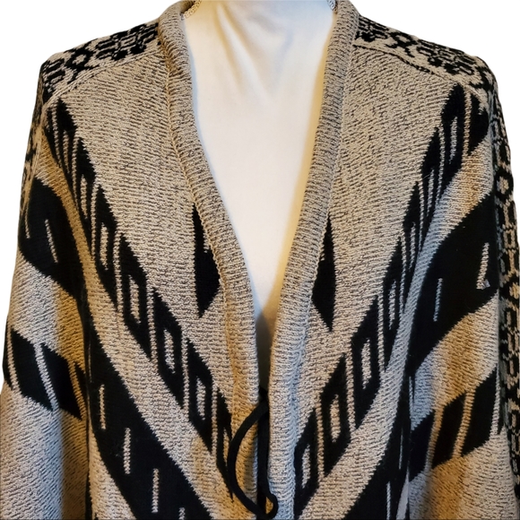 NEW New York Collection Southwestern Tie Front Poncho Sweater - Picture 2 of 11